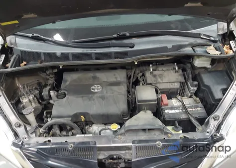 2013 Toyota Sienna Le V6 8 Passenger z USA, uszkodzony, nr VIN 5TDKK3DC7DS331363